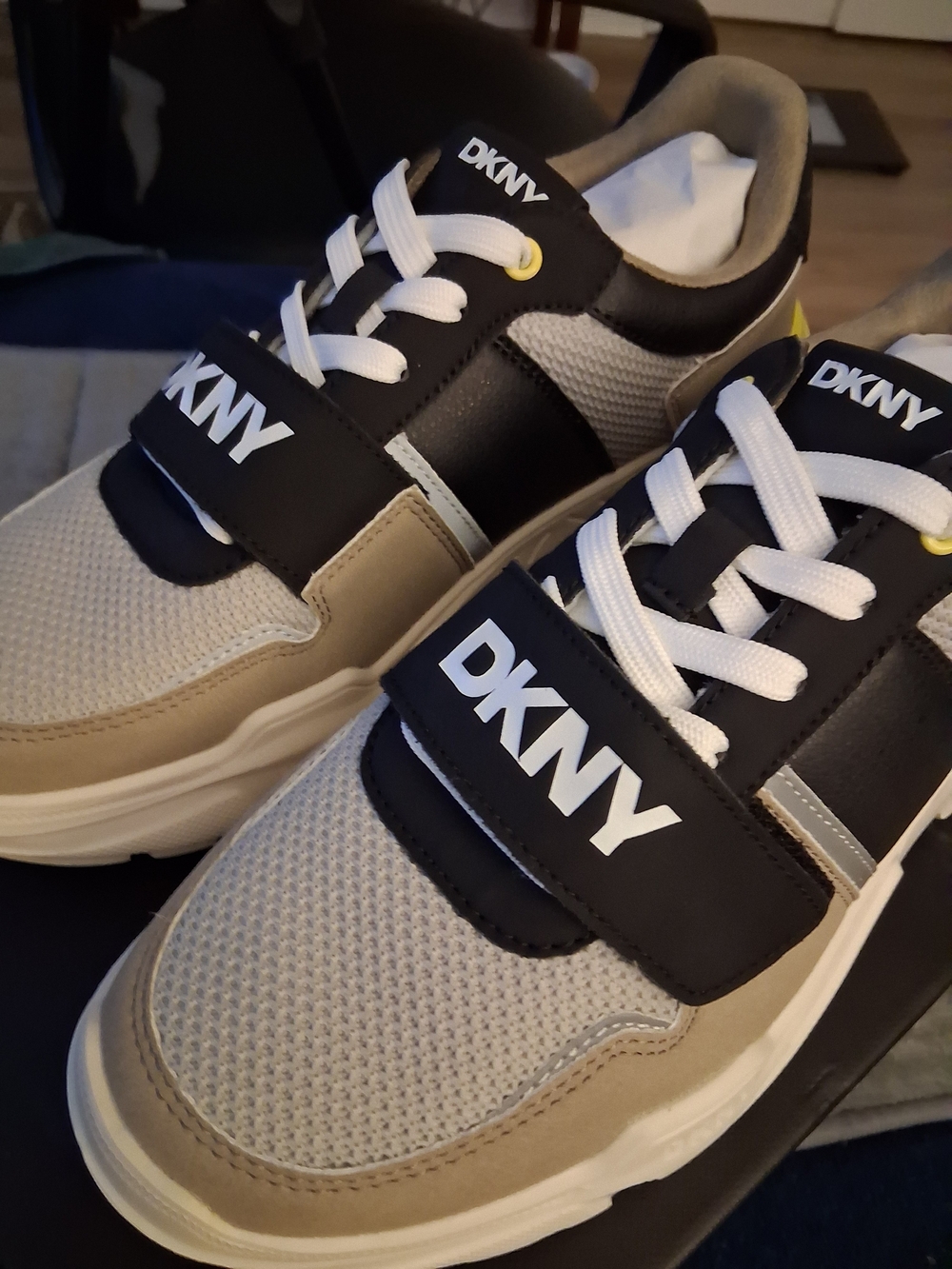 DKNY US Size 8 M Men's Black, NEW W/BOX White & Beige Sneakers w/Yellow Accent